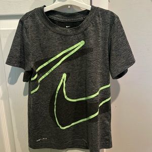 Nike dri-fit t shirt. Like new boys size 7.